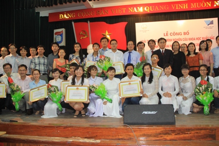 Trao giải thưởng cho 23 công trình nghiên cứu khoa học xuất sắc của sinh viên 