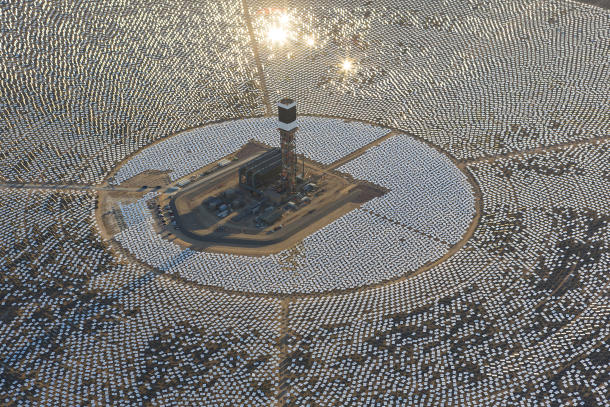 Nhà máy điện mặt trời lớn nhất thế giới đi vào hoạt động 