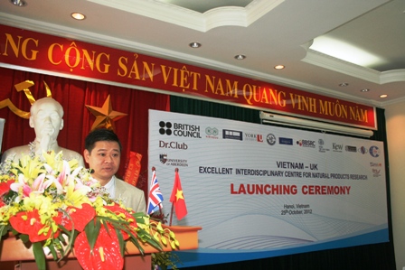Thành lập Trung tâm Nghiên cứu xuất sắc liên ngành về lĩnh vực các hợp chất thiên nhiên Việt Nam - Anh