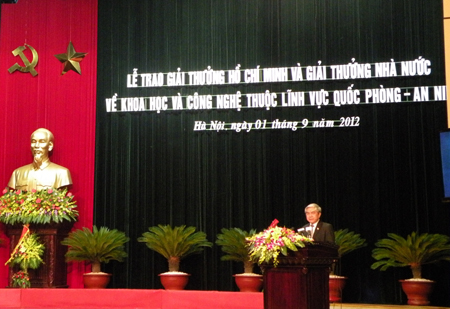Trao Giải thưởng Hồ Chính Minh và Giải thưởng nhà nước về KH&CN trong lĩnh vực an ninh, quốc phòng